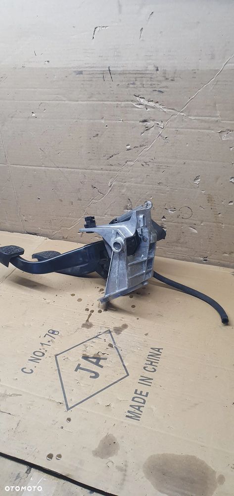 Pedał sprzęgła hamulca BMW I E87 6761310 - 4
