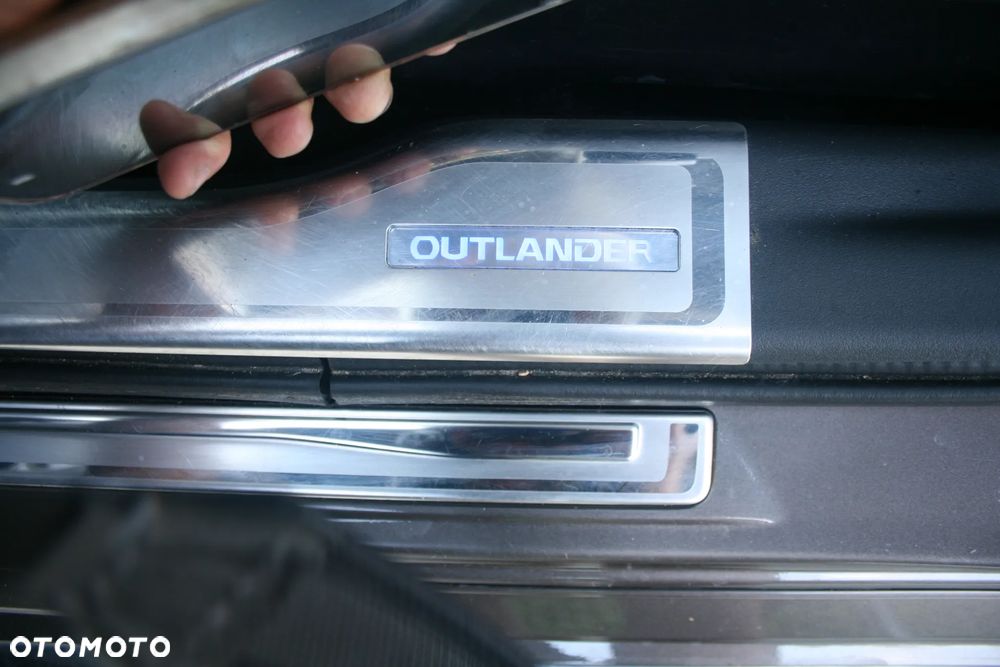 Mitsubishi Outlander Intense + - 27