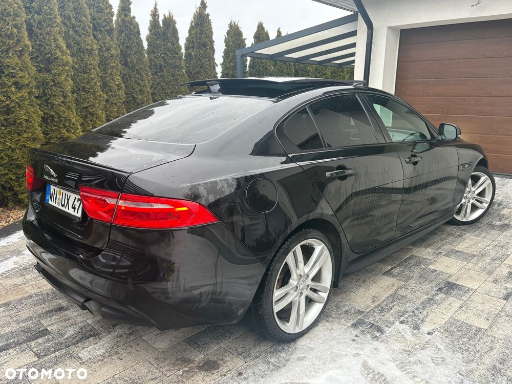 Jaguar XE 25t R-Sport - 32