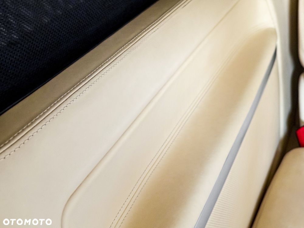 Volkswagen Multivan - 17