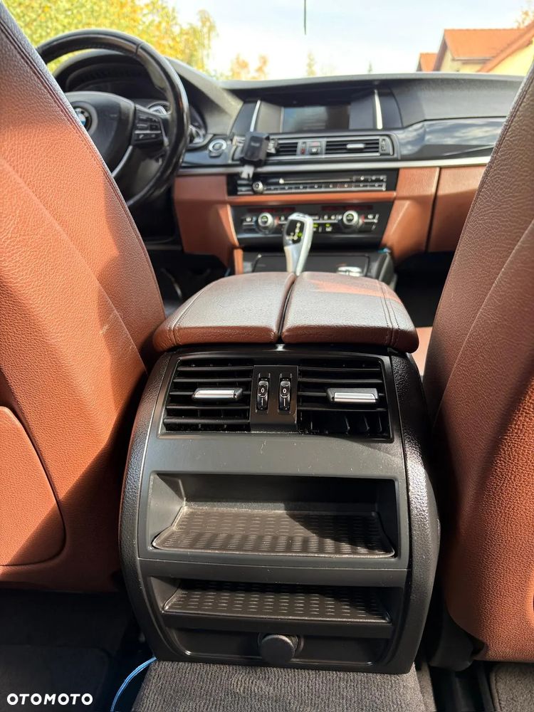 BMW Seria 5 520d - 32