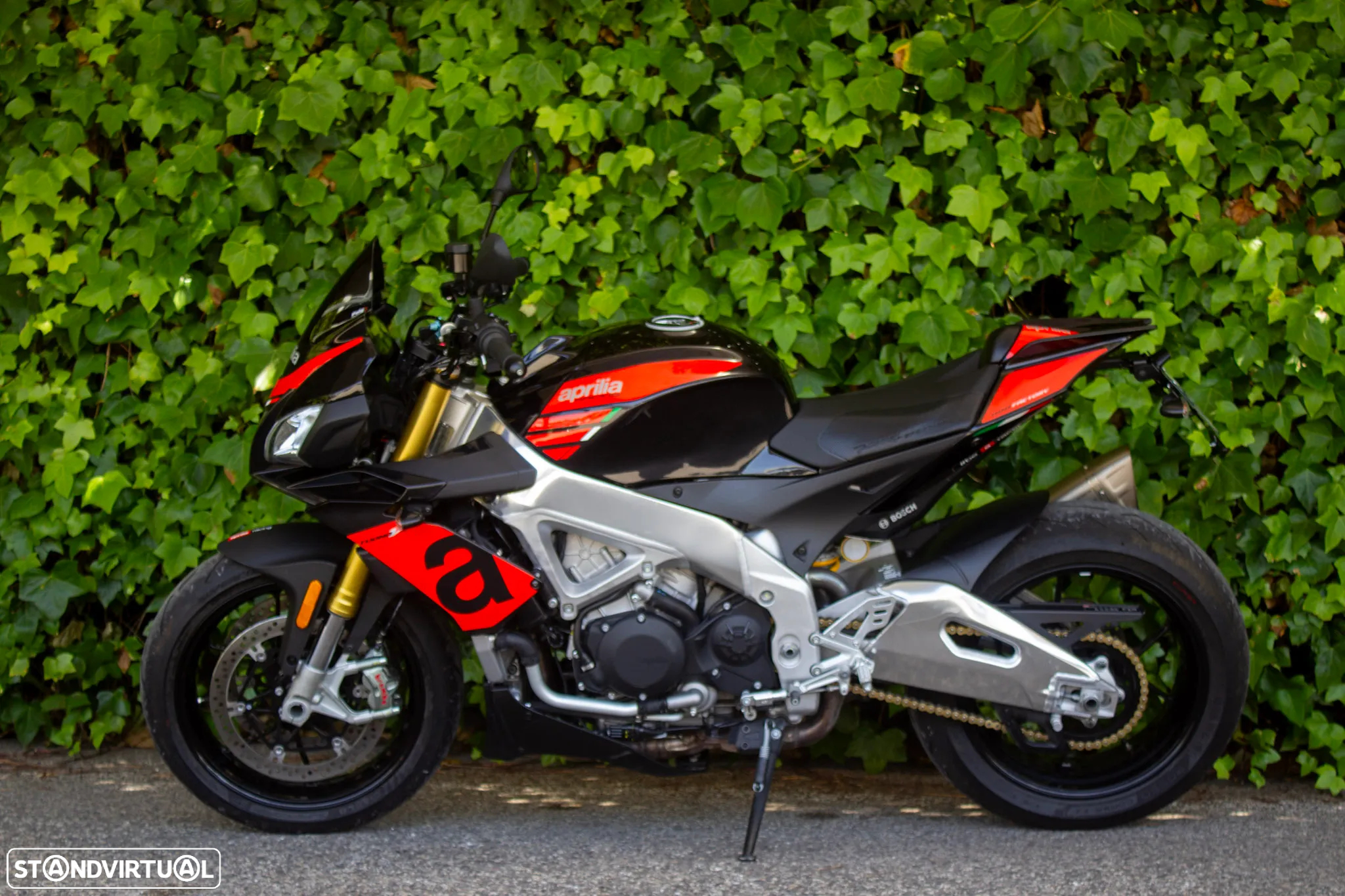 Aprilia Tuono V4 Factory - 3