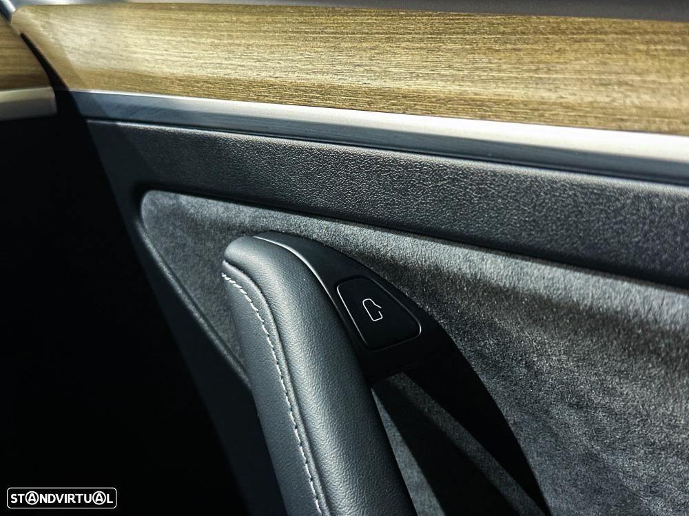 Tesla Model Y Long Range Dual Motor AWD - 35