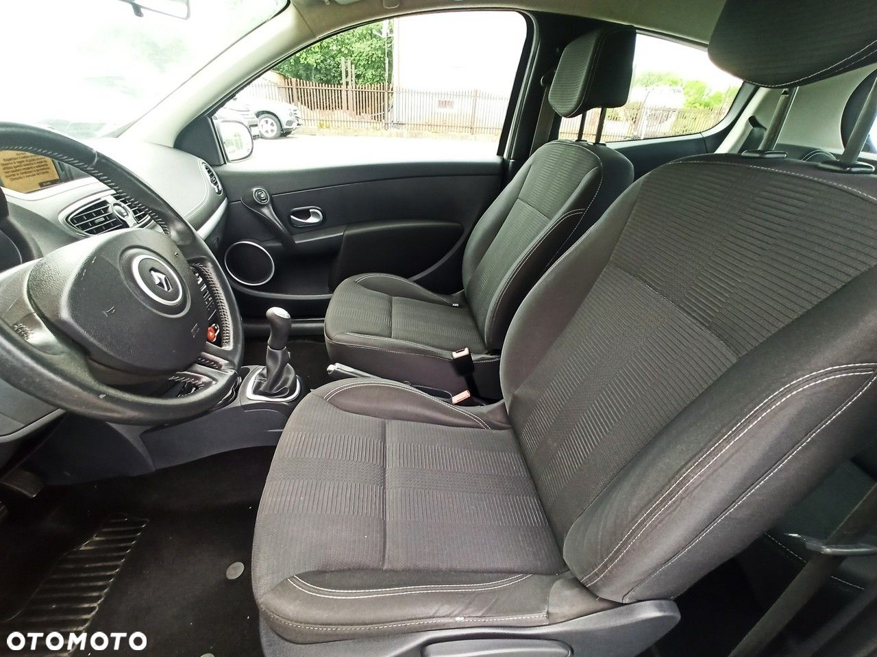 Renault Clio 1.2 16V 75 TomTom Edition - 8