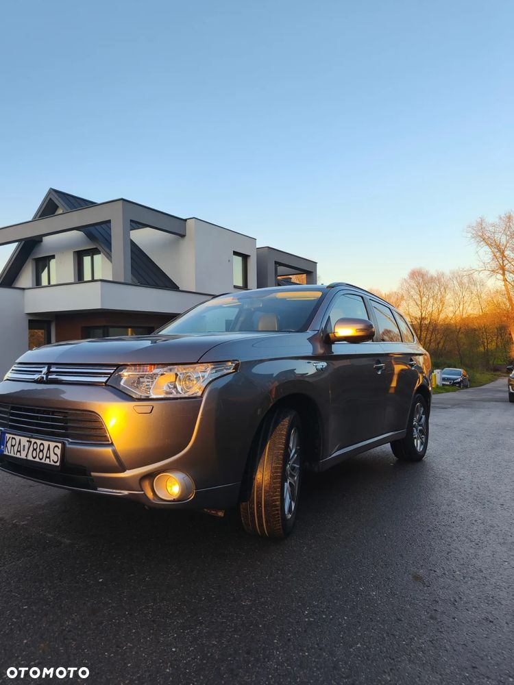 Mitsubishi Outlander PHEV Instyle NAVI + - 1