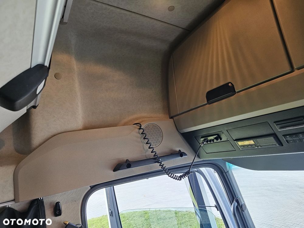 Mercedes-Benz Actros - 4