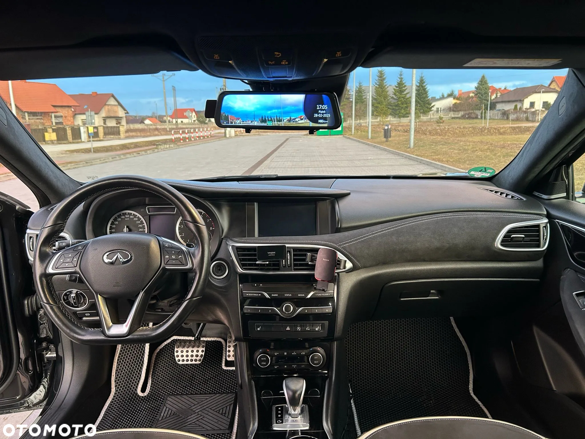 Infiniti Q30 - 13