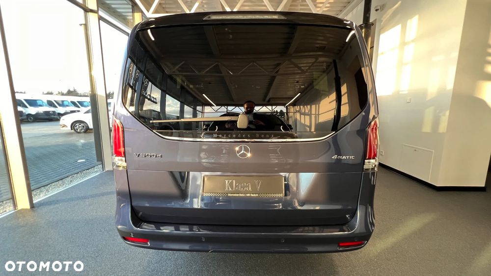 Mercedes-Benz Klasa V - 6