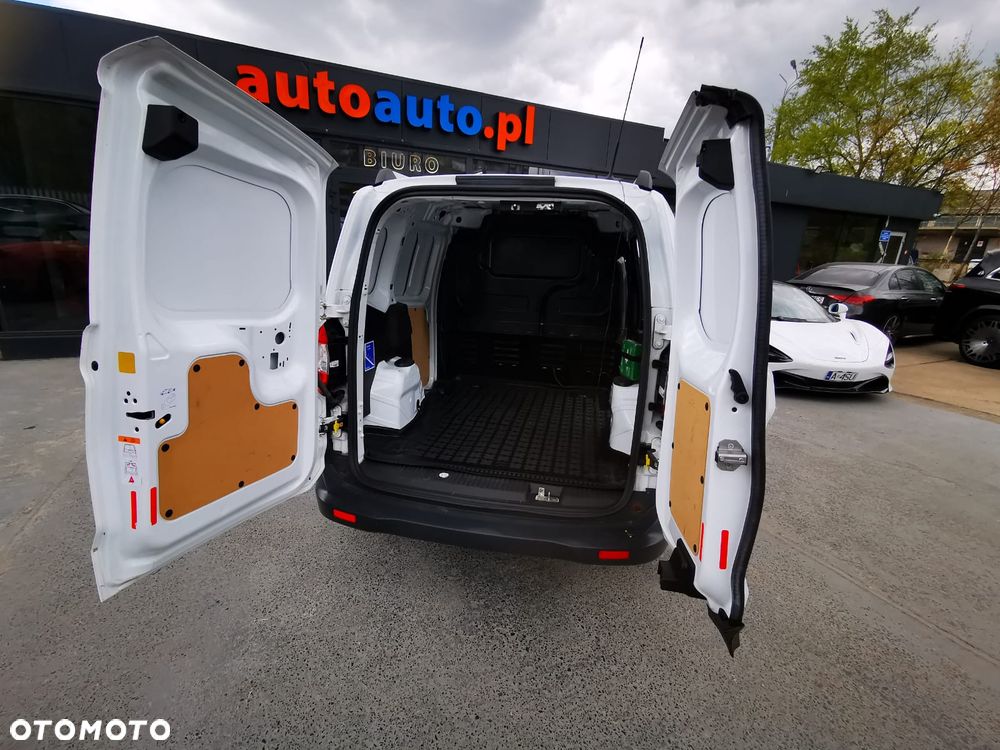Ford Transit Courier - 31