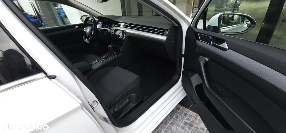 Volkswagen Passat 2.0 TDI DSG Comfortline - 12
