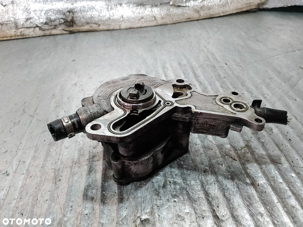 POMPA VACUM AUDI A4 B5 038145209A 1.9 TDI - 4
