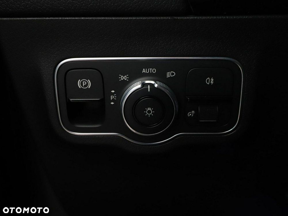 Mercedes-Benz Klasa B 180 7G-DCT Progressive - 37