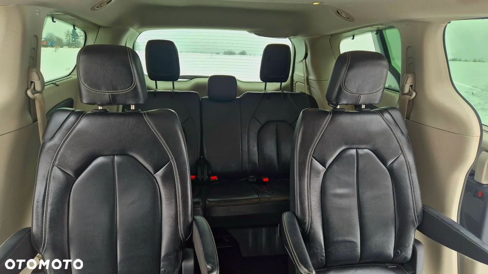 Chrysler Pacifica - 4