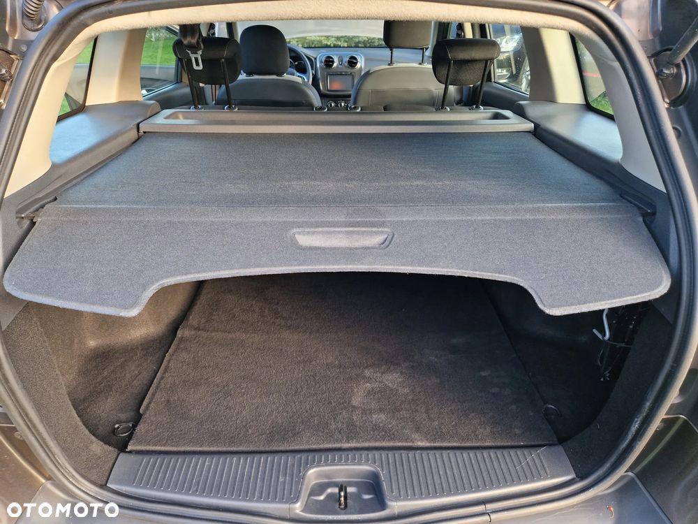 Dacia Logan TCe 90 S&S Stepway Celebration - 18