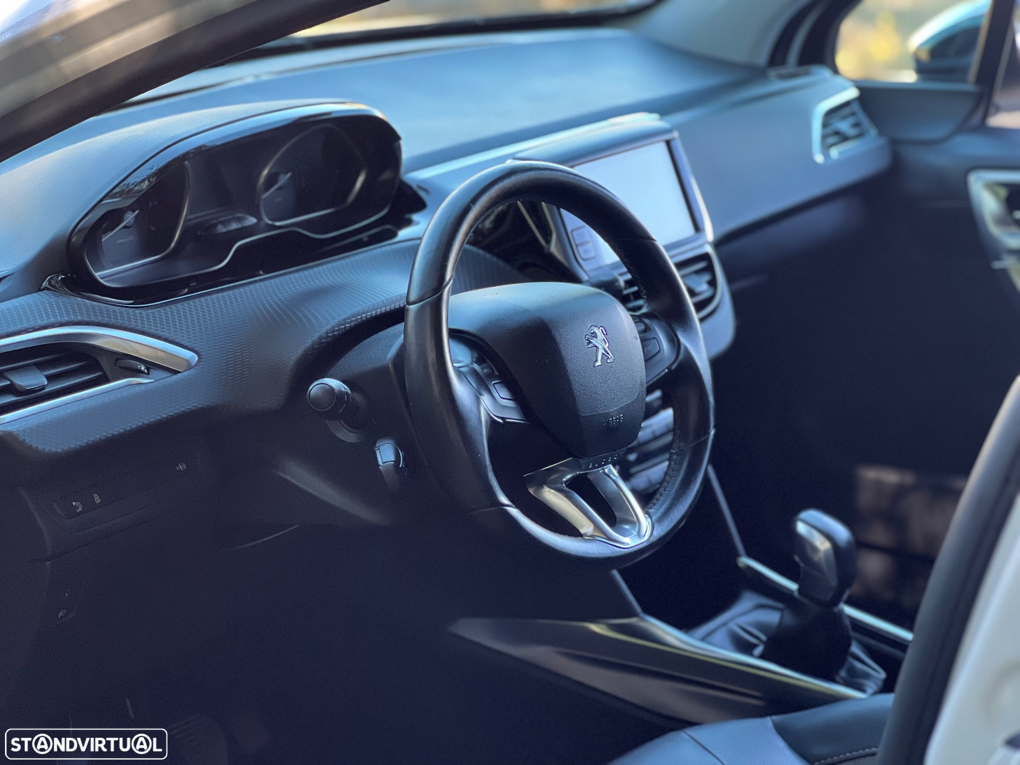 Peugeot 2008 1.2 PureTech Allure - 8