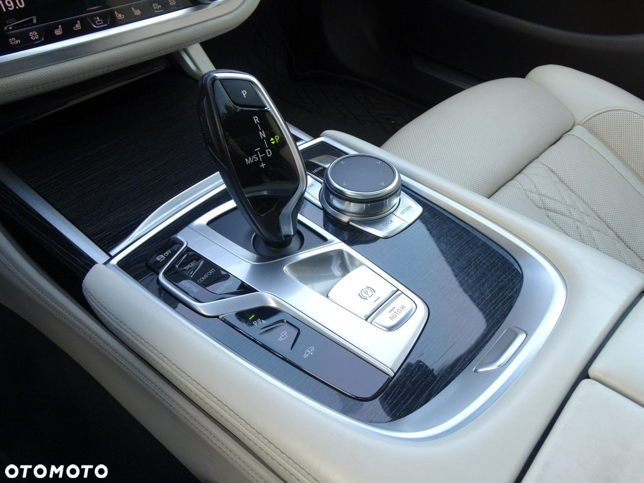 BMW Seria 7 750Li xDrive - 27