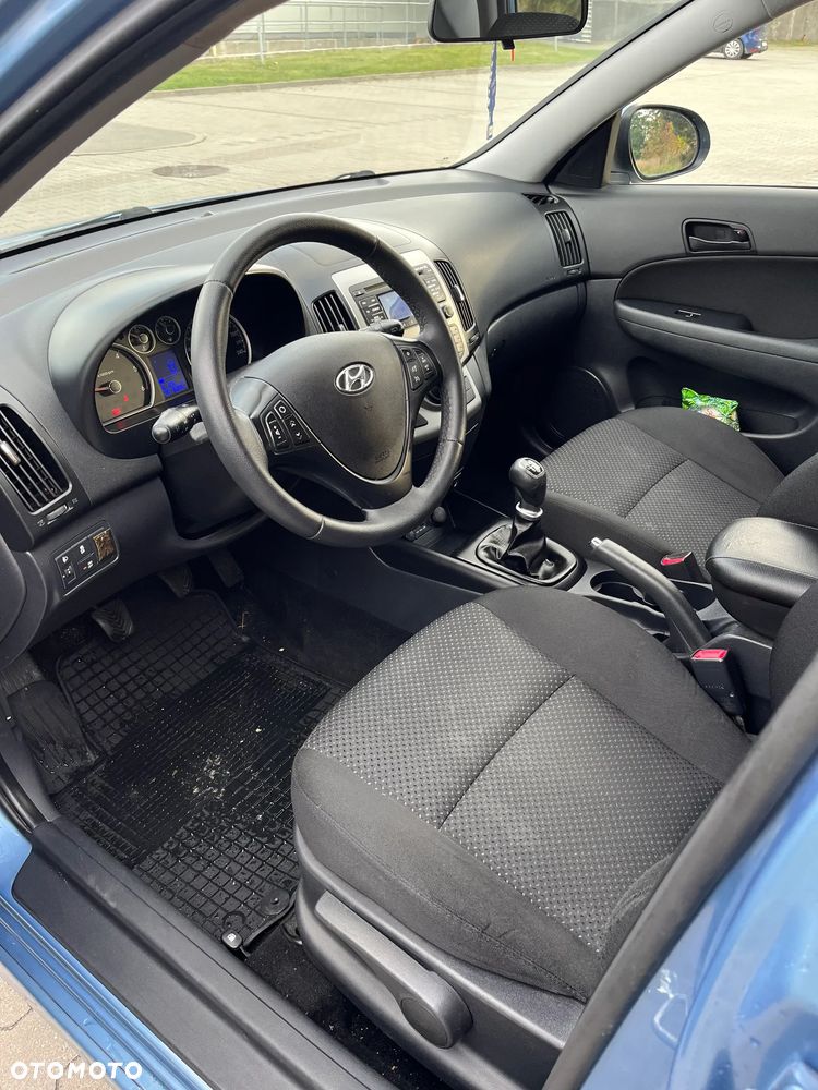 Hyundai i30 1.6 CRDi Comfort EU5 - 11