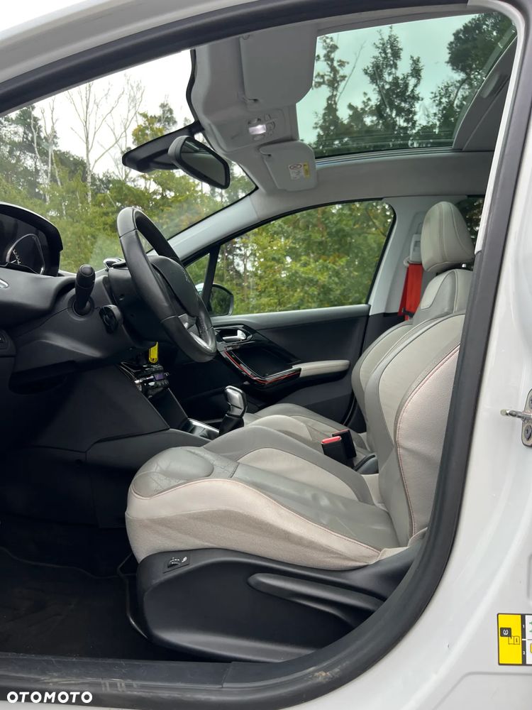 Peugeot 208 - 15