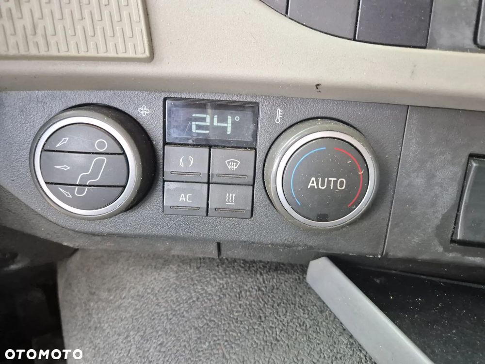 Volvo FM 330 AUTOMAT / MOCNY SOLIDNY / HDS / SKRZYNIA / BEZWYPADKOWY / SERWISOWANY / 1WŁ. / ORYGINALNY PRZEBIEG / KABINA SYPIALNIANA - 40