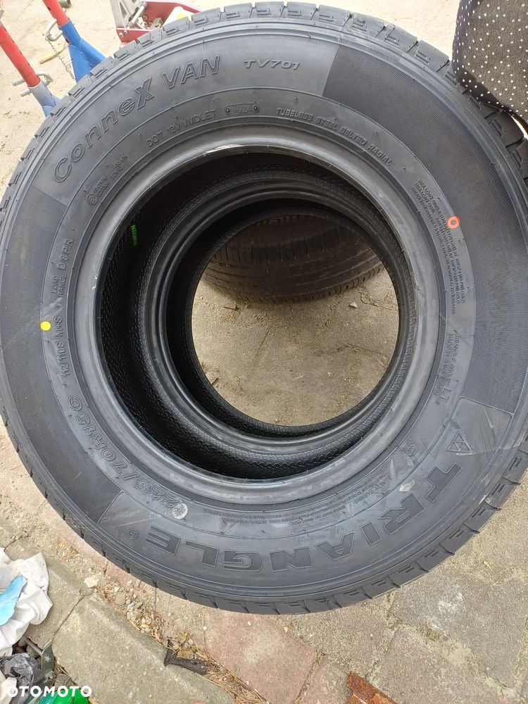 Opony Triangle ConneXVAN 225/70/15c 22565/16c - 2