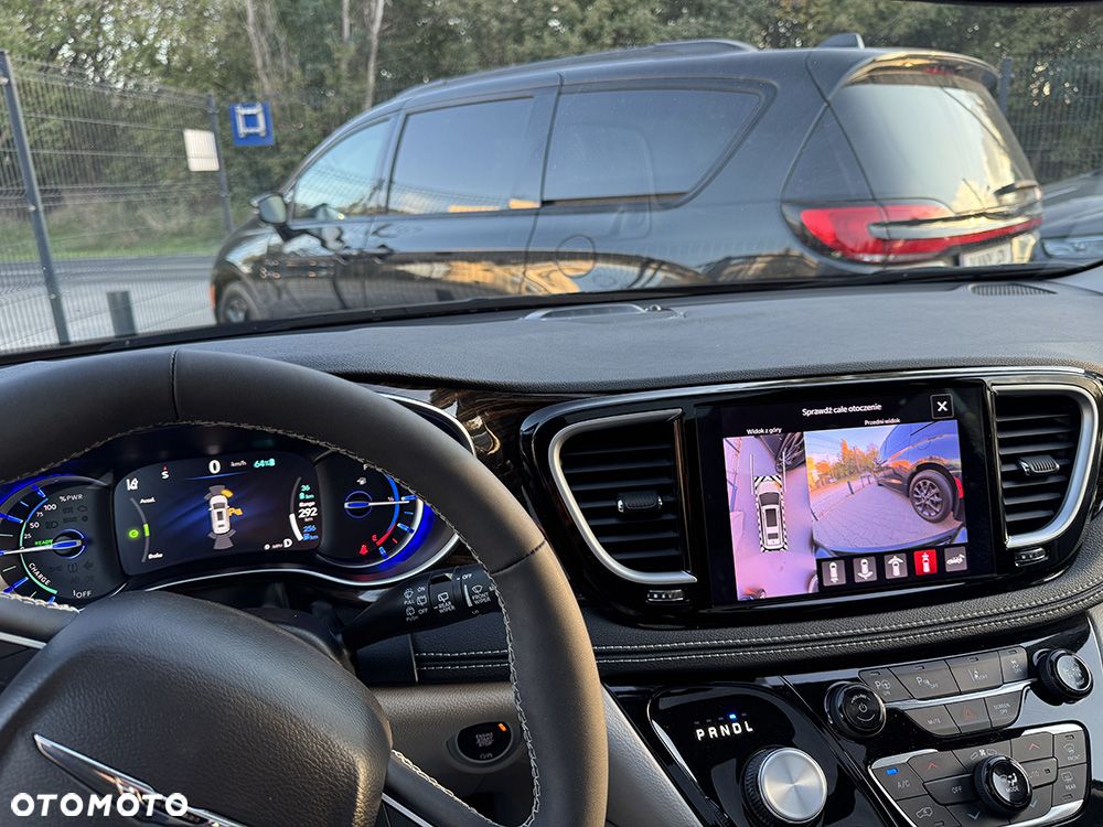 Chrysler Pacifica - 32