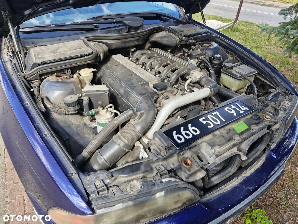 BMW E39- pojazd na części: maska, zderzak, drzwi, szyby, lusterka, chłodnica ... - 3