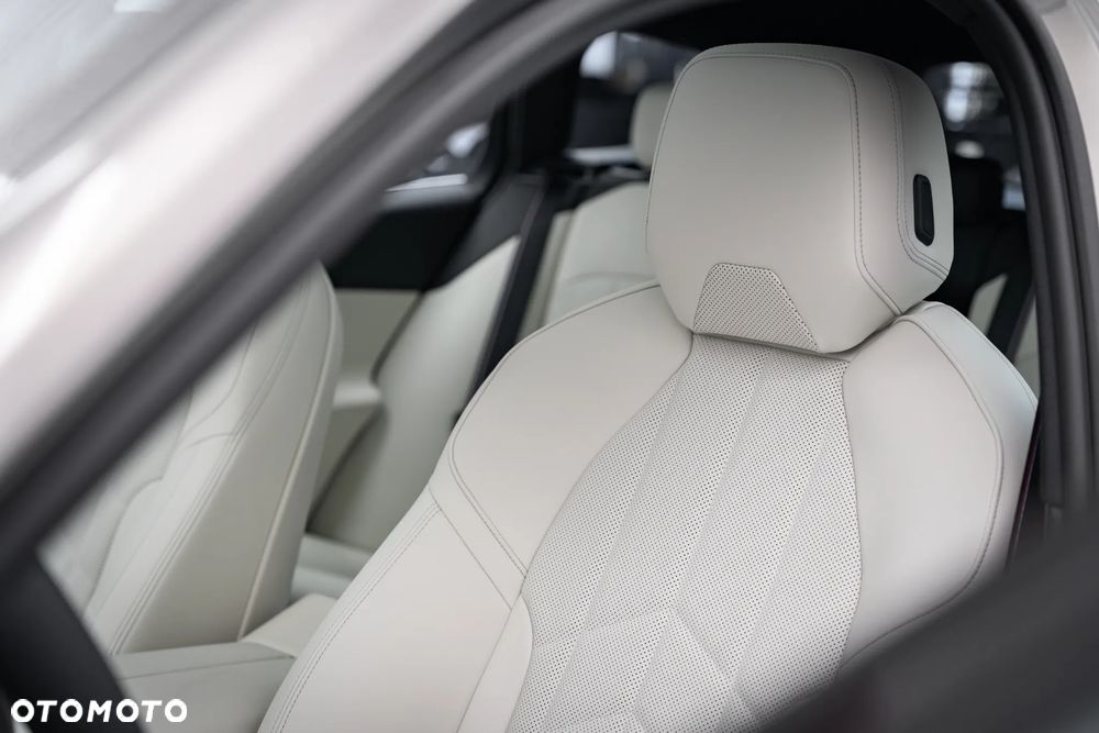 BMW Seria 5 530e xDrive PHEV M Sport - 27