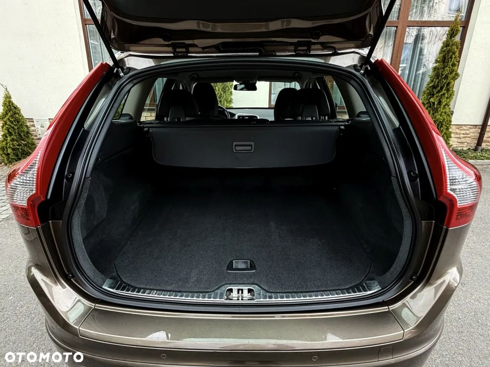 Volvo XC 60 D4 Drive-E Momentum - 25