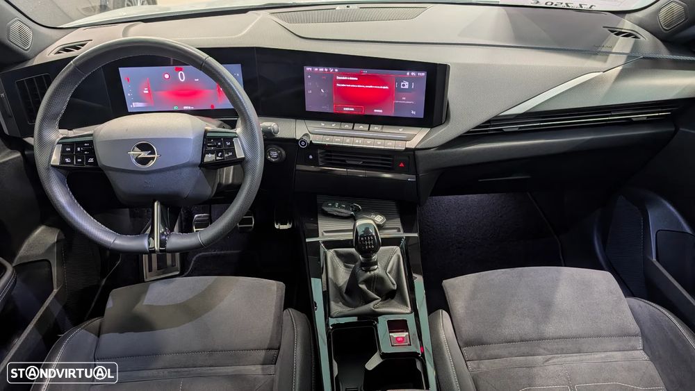 Opel Astra 1.2 T GS - 17