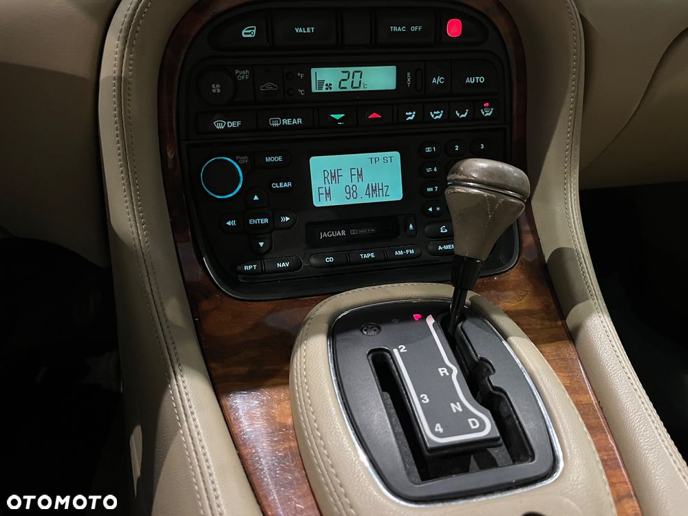 Jaguar XJ 3.2 Executive - 24