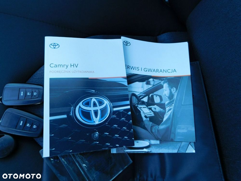 Toyota Camry - 24
