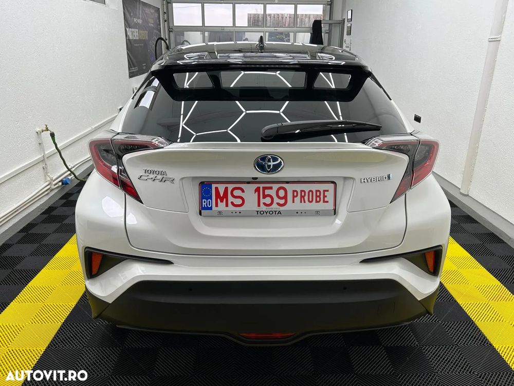 Toyota C-HR Hybrid Style Selection - 14