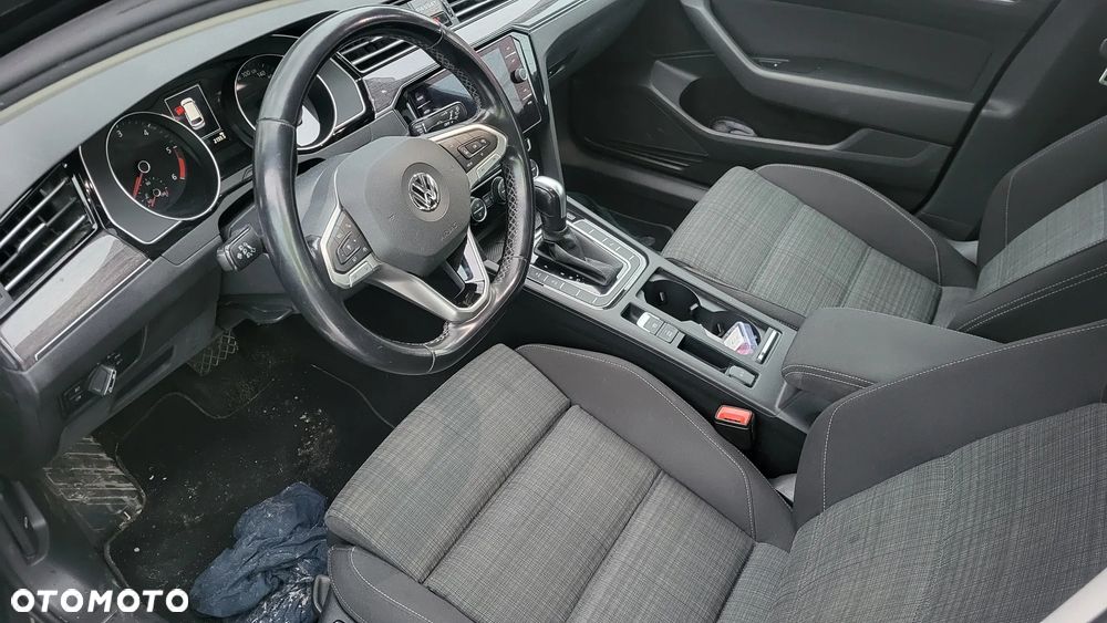 Volkswagen Passat 2.0 TDI SCR DSG Comfortline - 22