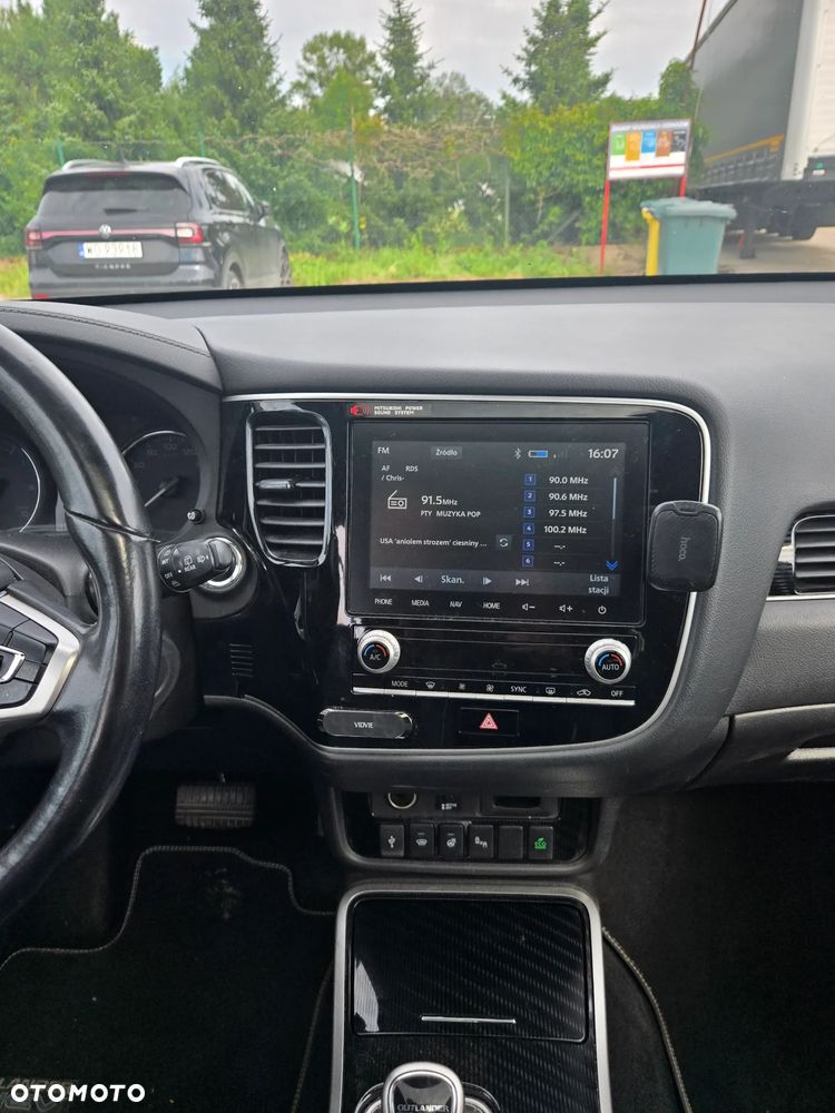 Mitsubishi Outlander - 10