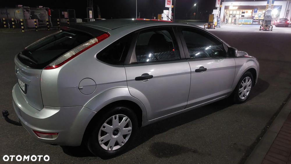 Ford Focus 1.6 Trend + - 19