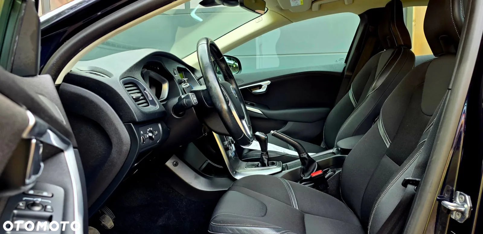 Volvo V40 D2 Drive-E Momentum - 20