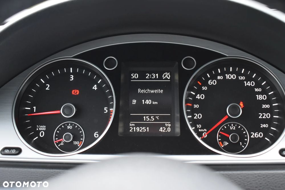 Volkswagen Passat 2.0 TDI BlueMotion Technology R-Line - 34