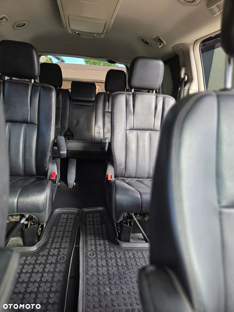 Chrysler Town & Country - 20