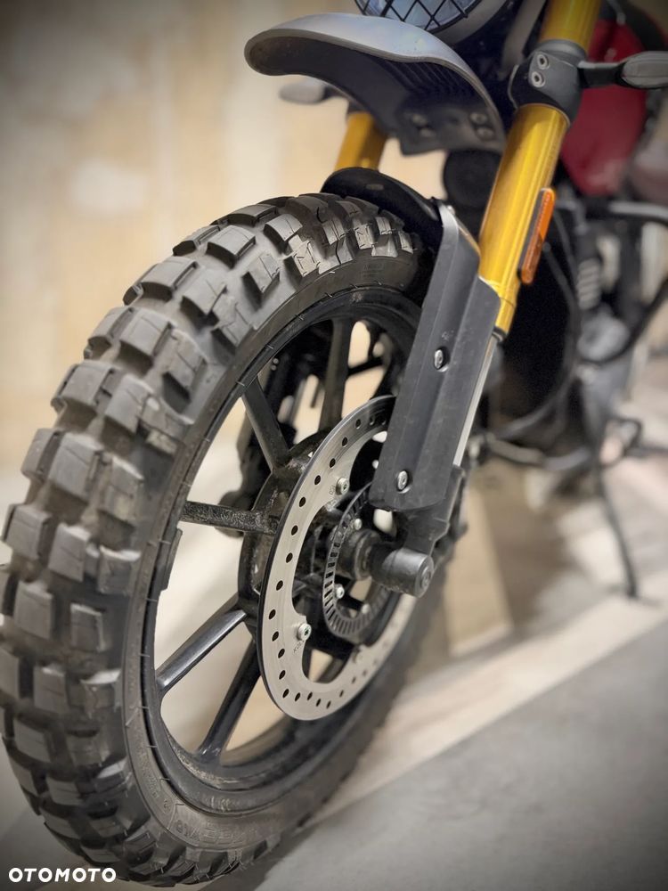 Triumph Scrambler - 11