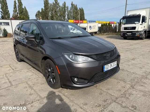 Chrysler Pacifica - 8