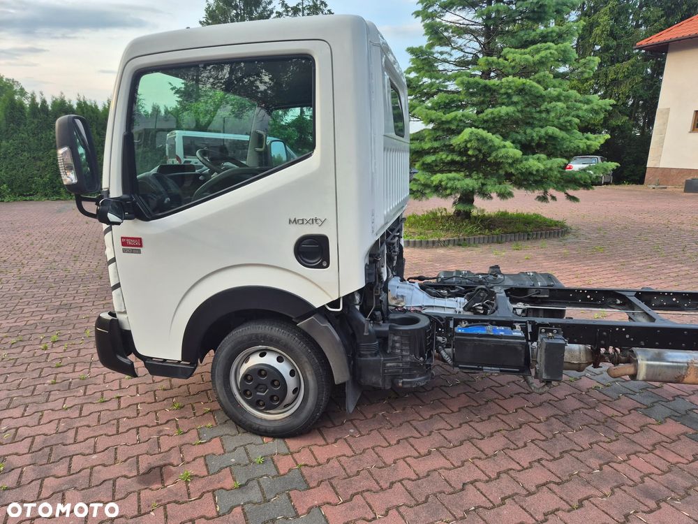 Renault Maxity - 7