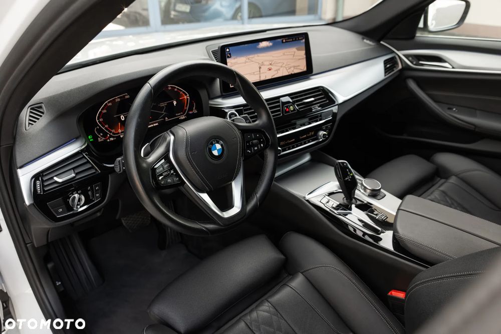 BMW Seria 5 520d xDrive Sport - 16