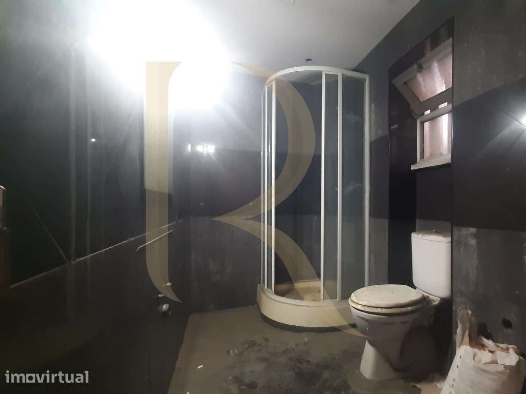 Moradia em banda T1 remodelado com sótão na Torre da Marinha - Grande imagem: 5/8