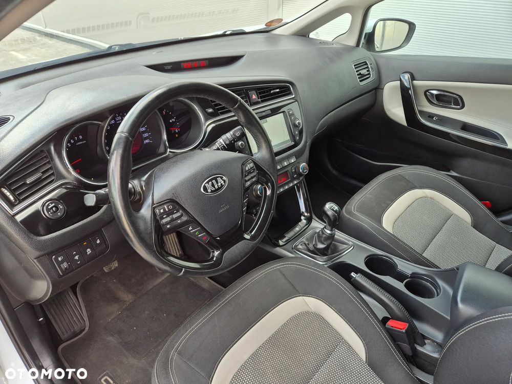 Kia Ceed 1.4 CVVT Dream-Team Edition - 15