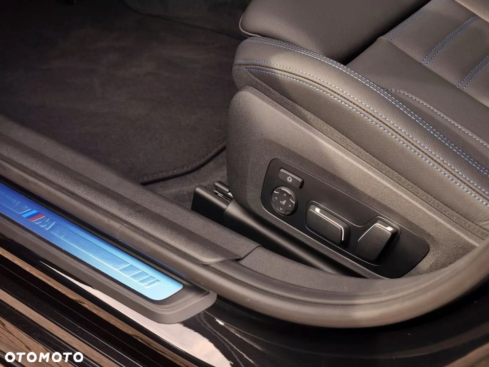BMW Seria 3 330d xDrive mHEV M Sport - 19