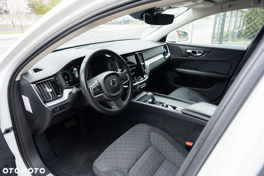 Volvo V60 B3 B DKG Momentum Pro - 7