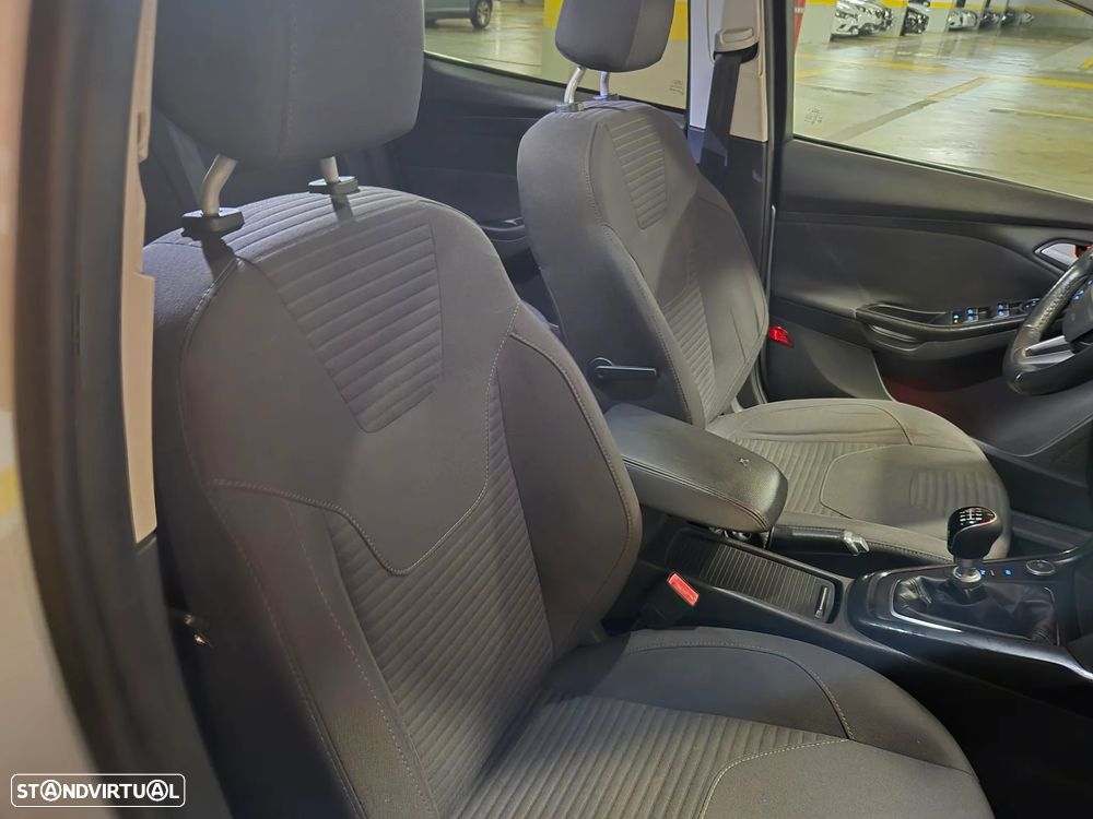 Ford Focus 1.0 SCTi Titanium - 35