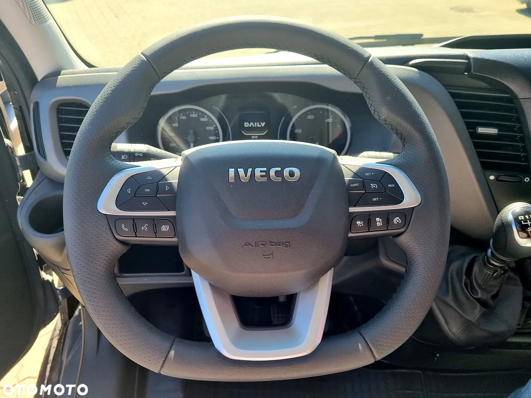 Iveco Daily autolaweta z kabina sypalną 3,5t na haku POLMAR - 10