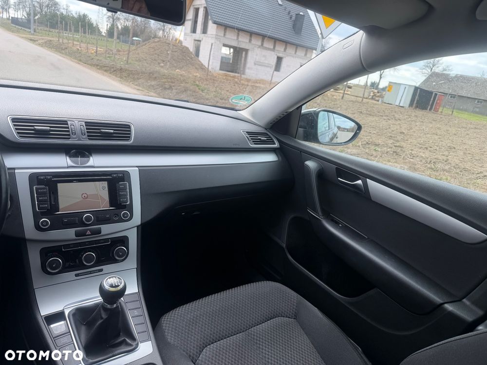 Volkswagen Passat 1.6 TDI BlueMotion Technology Trendline - 24