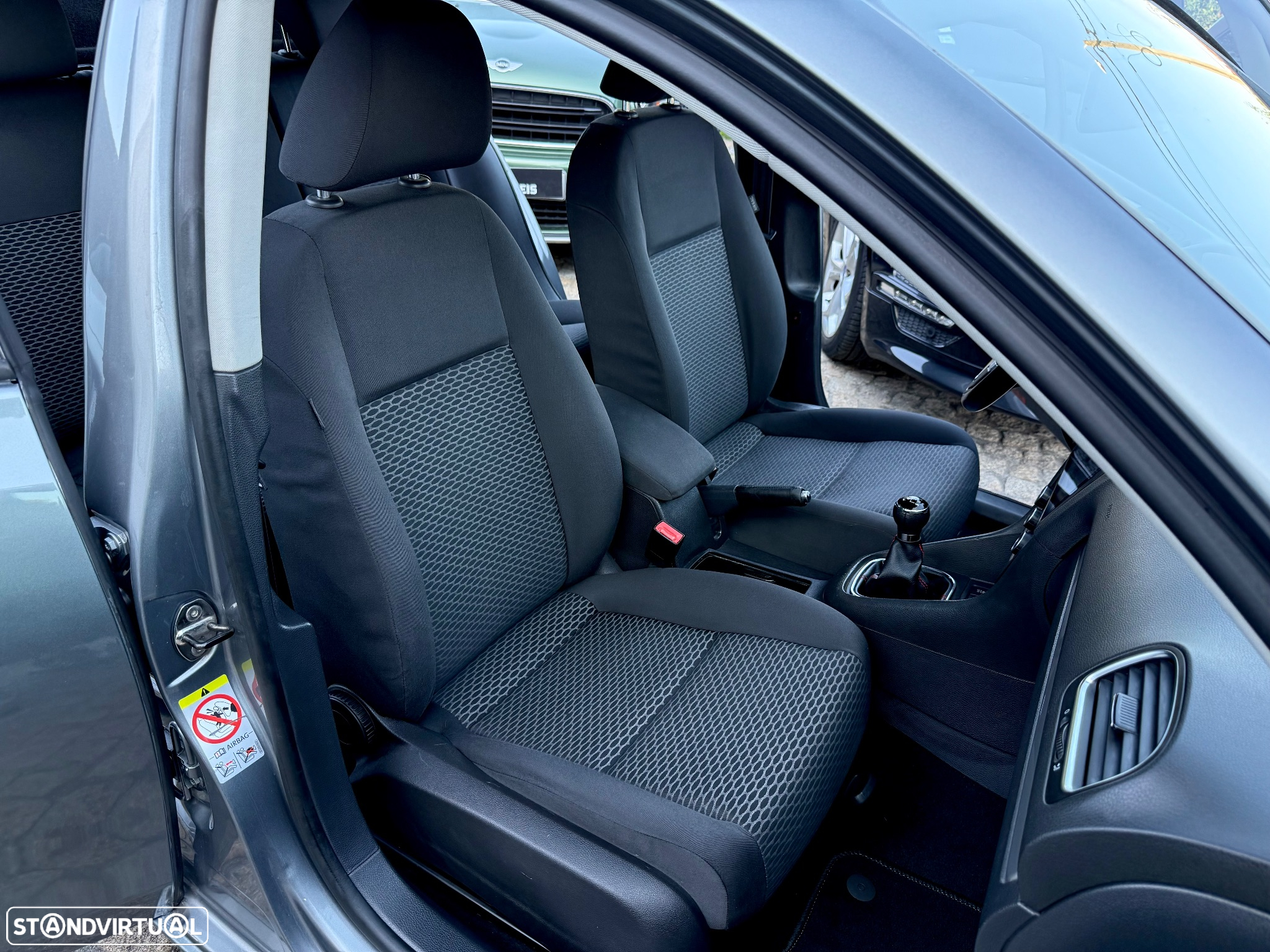 VW Golf 1.6 TDi Style - 48